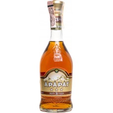 Коньяк Арарат 3 звезды 0.5л Армения Коньяк Арарат 3 звезды 0.5л Армения